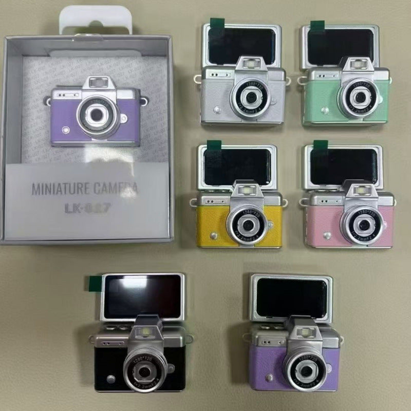 Retro Thumb-flip Screen Compact Camera – Didn’t Know I Needed That!